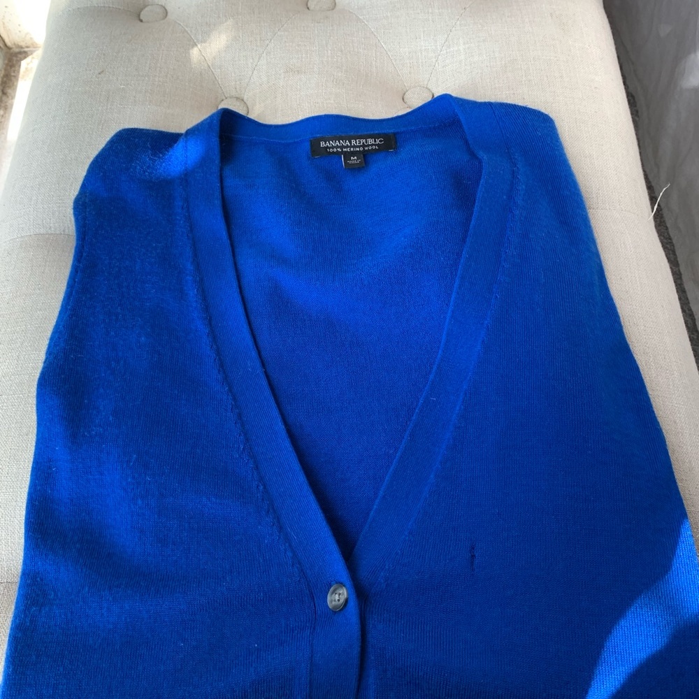 Banana Republic cardigan, made with Merino wool. Sz.M